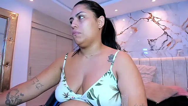 kiana cream online show from April 17, 11:56 am