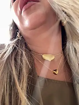  Abril-Office1 online show from September 29, 3:17 pm