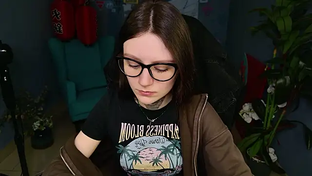 VeliraBraitberg online show from March 11, 1:14 pm