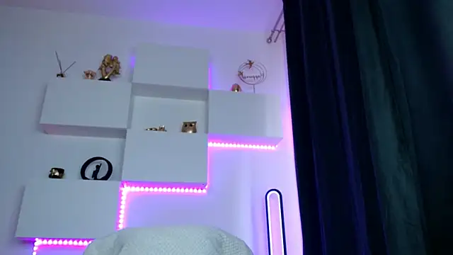 arianatattoos online show from April 18, 6:49 am