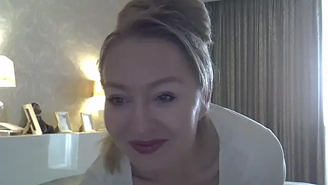 ZarinaSwift online show from October 14, 4:26 am