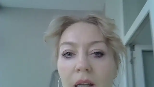 ZarinaSwift online show from December 19, 4:59 am