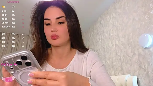 LaraSkinny online show from April 15, 1:22 pm