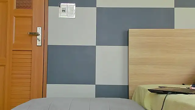 Kiera Thomas online show from April 23, 5:59 am