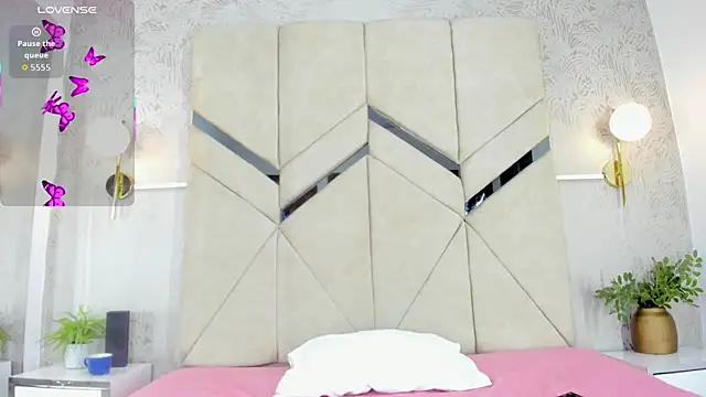 LiaVelez online show from April 24, 1:58 pm