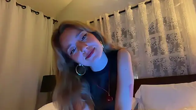 SirenaBelle online show from March 10, 10:25 pm