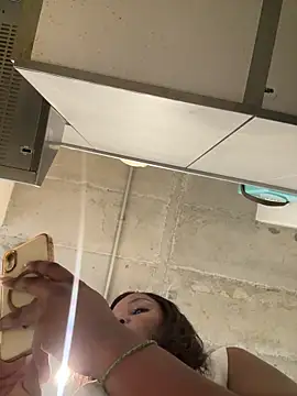 slimcateee online show from March 6, 9:37 am