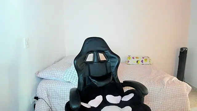 nina pons online show from April 21, 7:32 pm