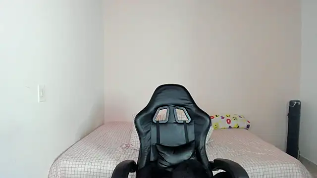 nina pons online show from April 21, 1:42 am