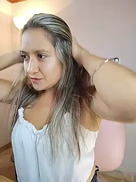valeriahunter1 online show from July 17, 11:08 pm