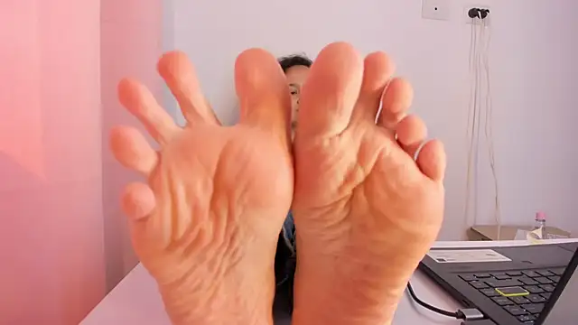 kattypinkk online show from February 12, 8:32 pm