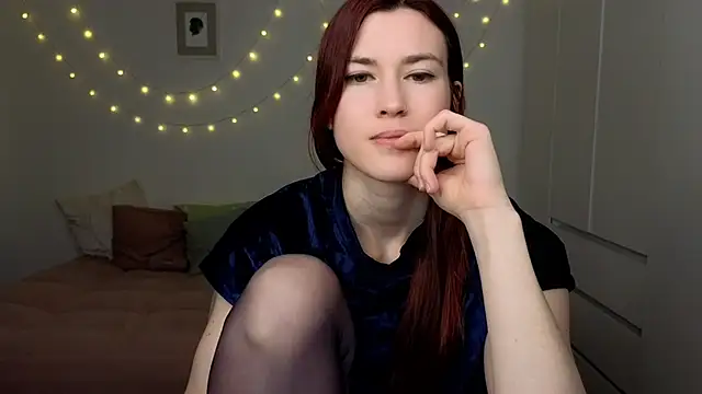 AliciaNewell online show from April 3, 5:11 pm