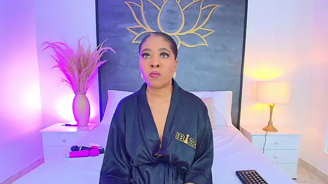 AlisonTravis online show from June 11, 3:36 am