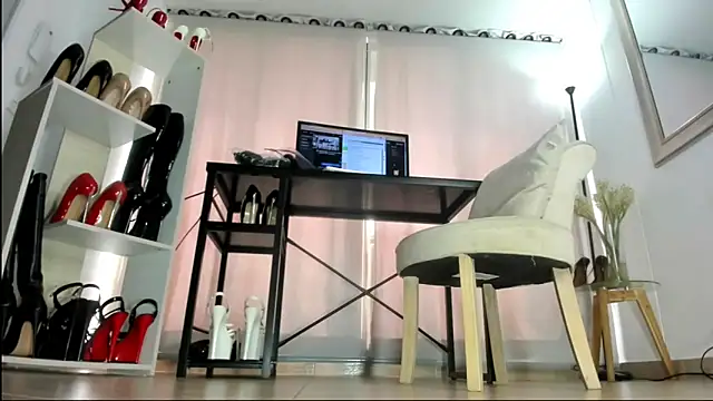 Snapshot of solsmithxx chatting on October 7, 7:29 pm solsmithxx online show from October 7, 7:29 pm