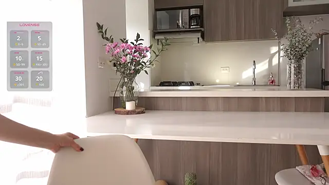 JulietteDee online show from April 21, 9:33 pm