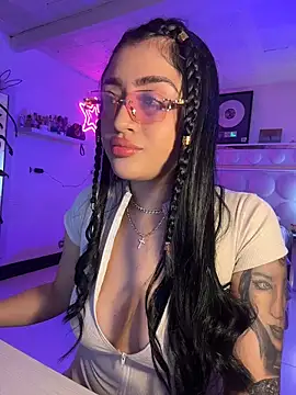 lucianaroy online show from April 19, 8:22 pm