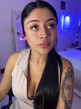 lucianaroy online show from November 9, 9:33 pm