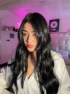 lucianaroy online show from April 28, 3:10 am