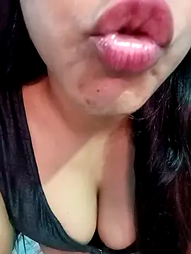 Snapshot of Gulabo-jaan chatting on October 7, 5:23 am Gulabo-jaan online show from October 7, 5:23 am