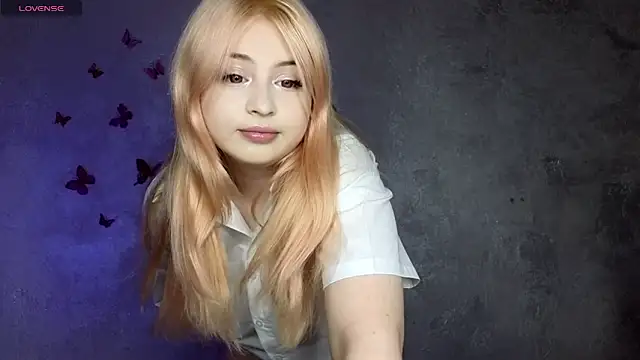 shy blondiee online show from September 17, 6:28 pm