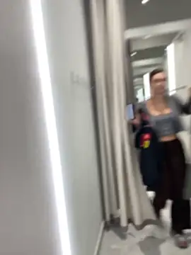 QuitieLia online show from April 27, 1:19 pm