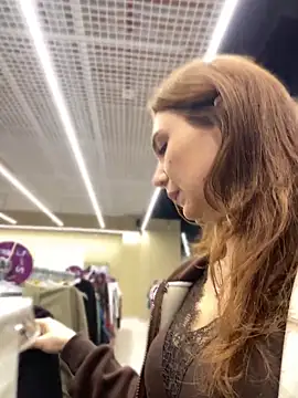 QuitieLia online show from April 22, 1:41 pm