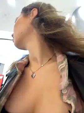 QuitieLia online show from April 5, 1:10 pm