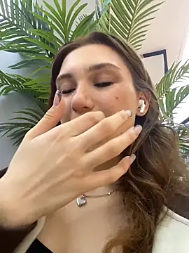 QuitieLia online show from March 18, 1:16 pm