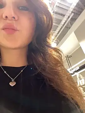 QuitieLia online show from March 20, 2:11 pm