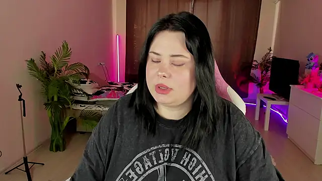 Snapshot of Akemi_BBW chatting on September 15, 7:05 am Akemi BBW online show from September 15, 7:05 am