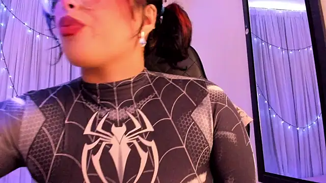 willow poisson online show from April 19, 6:10 pm