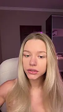 JessIsLove online show from February 3, 5:05 am