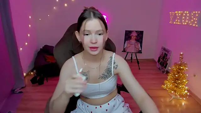 HelloRoxy online show from December 18, 6:12 pm