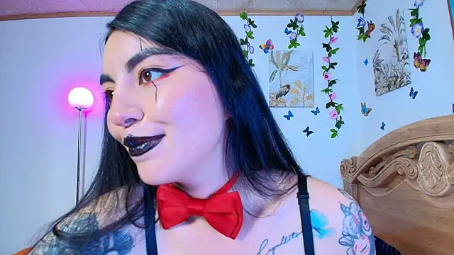 Teresa Moon  online show from October 31, 6:45 pm