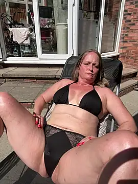 HoneyBluex online show from April 27, 11:51 am