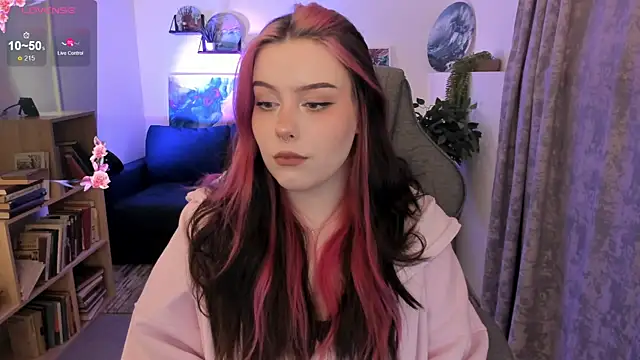 CoralineKeyns online show from April 25, 5:43 am