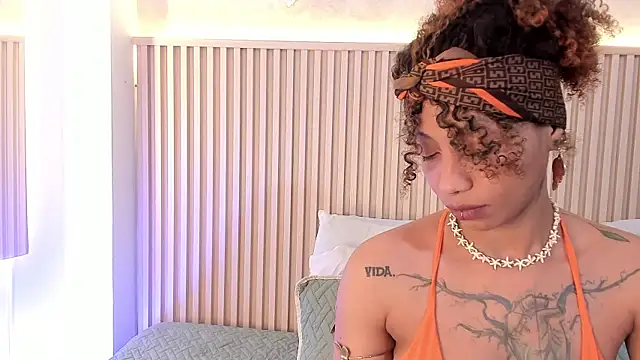 Snapshot of daiana_curly chatting on September 27, 8:49 pm daiana curly online show from September 27, 8:49 pm