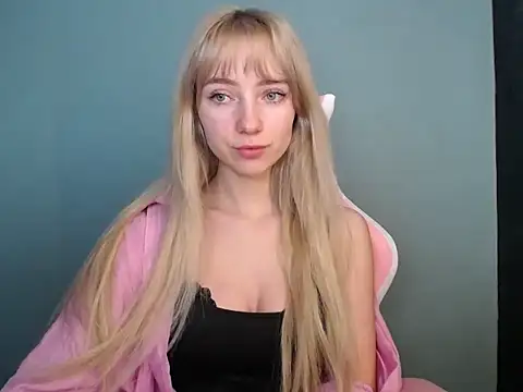 LuciaYoung online show from April 27, 6:43 am