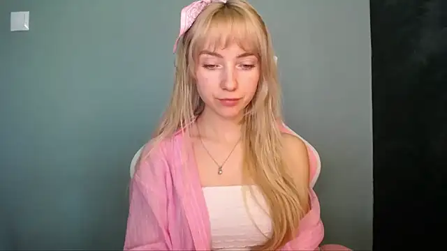 LuciaYoung online show from April 25, 12:08 pm