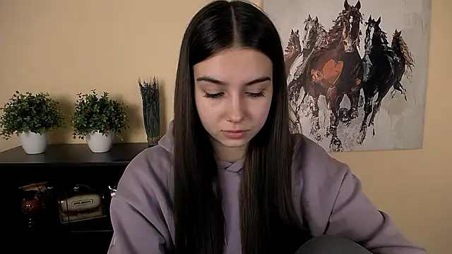 Lili magic online show from March 8, 7:45 am