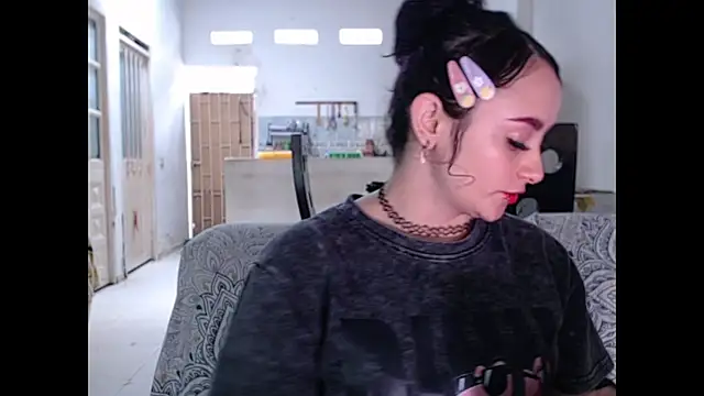 kitty22  online show from April 27, 3:20 pm