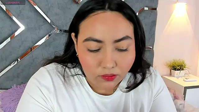 LucciaPorter online show from April 27, 2:25 pm