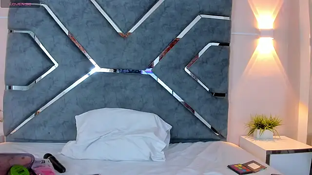 LucciaPorter online show from April 24, 1:47 pm