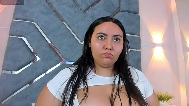 LucciaPorter online show from April 25, 1:52 pm