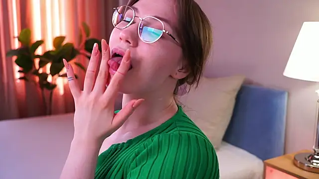 askaudrey  online show from April 9, 1:38 pm