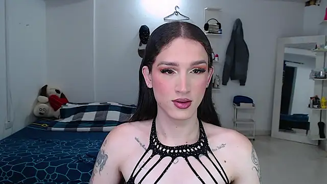 Playwithlulut77 online show from April 22, 1:52 pm