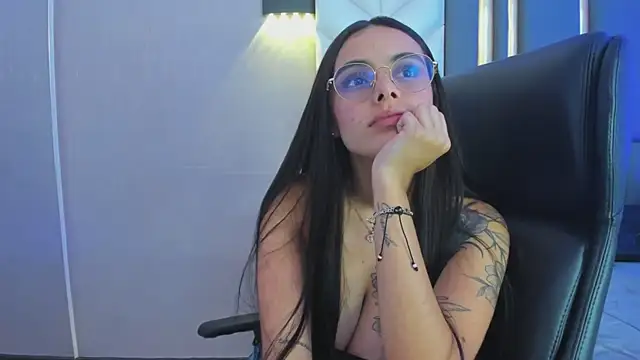 ChloeHarper  online show from April 20, 6:11 pm