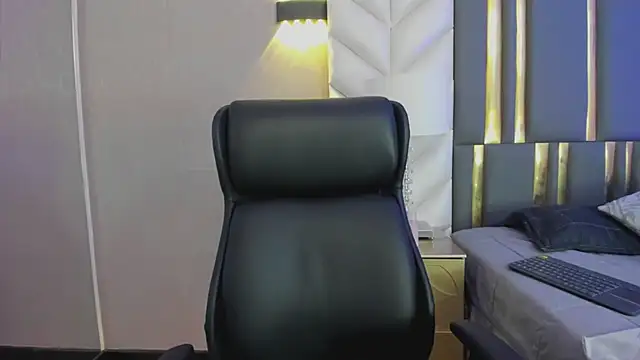 ChloeHarper  online show from April 25, 1:41 pm