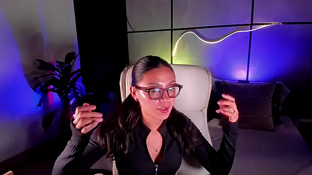 Gia Mazzon online show from February 5, 6:33 pm