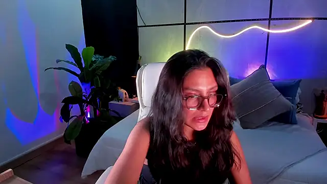 Gia Mazzon online show from December 3, 7:27 pm